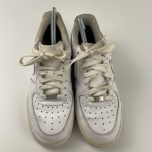 Nike | Air Force 1 '07 Low Top Perforated White Platform Sneaker Sz 7 dd8959-100 - Picture 2 of 15